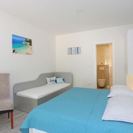 Apartments By The Sea Brela, Makarska - 6688 객실 사진
