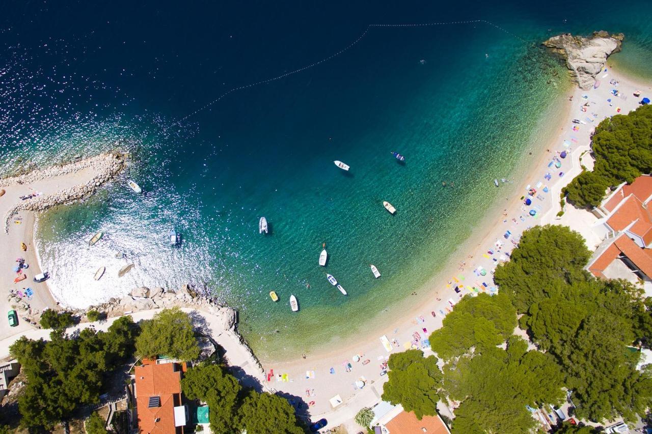 Apartments By The Sea Brela, Makarska - 6688 외부 사진