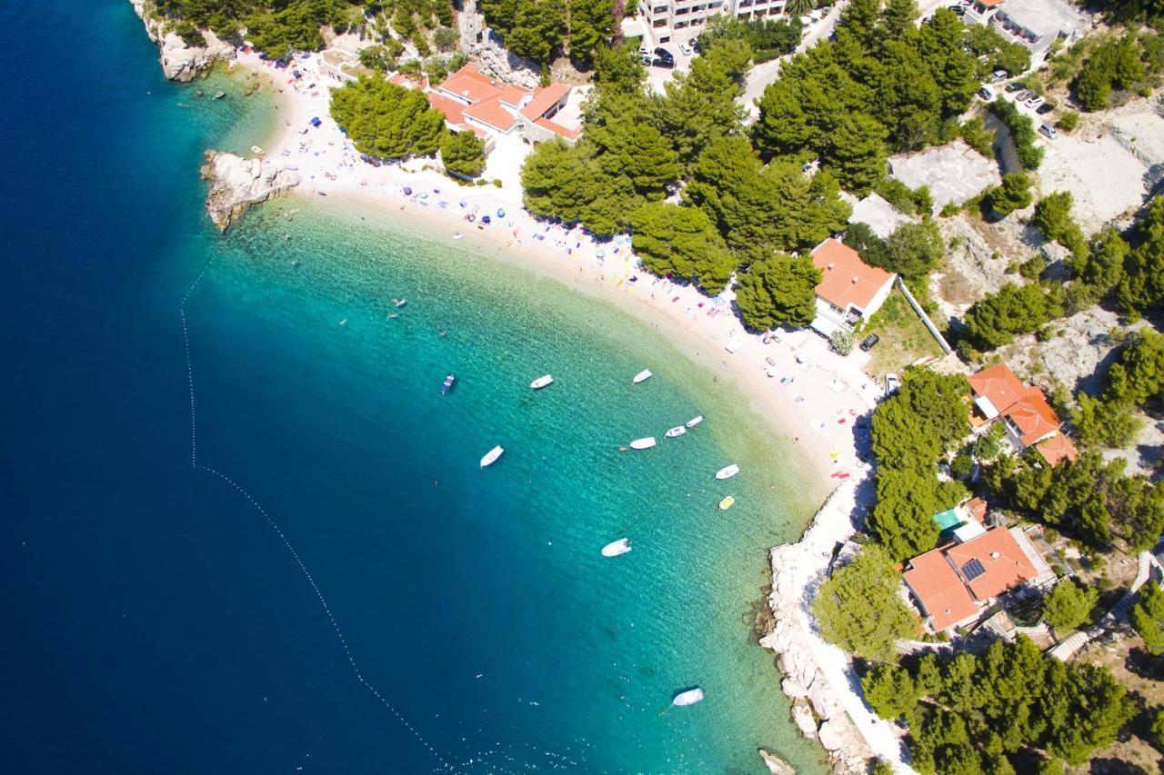 Apartments By The Sea Brela, Makarska - 6688 외부 사진
