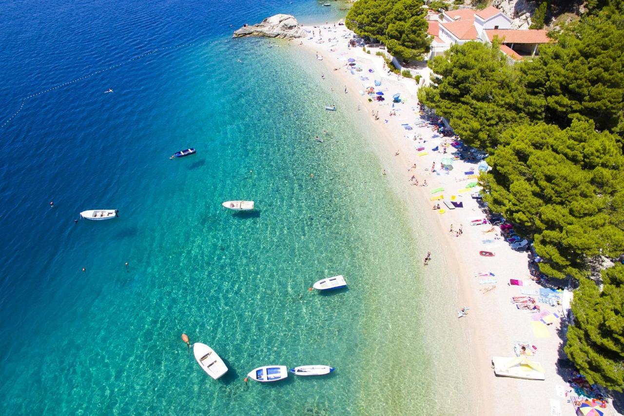 Apartments By The Sea Brela, Makarska - 6688 외부 사진