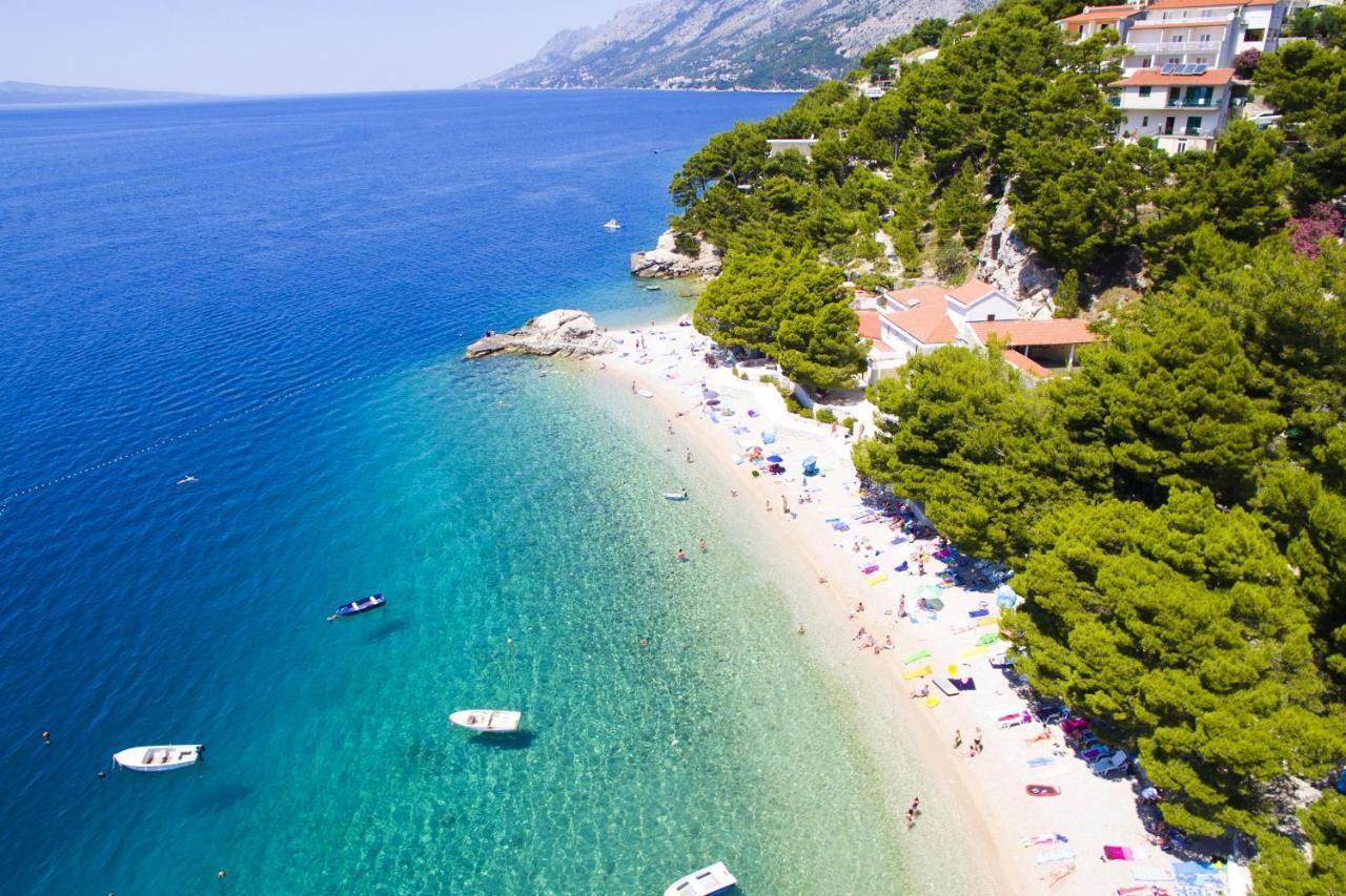 Apartments By The Sea Brela, Makarska - 6688 외부 사진