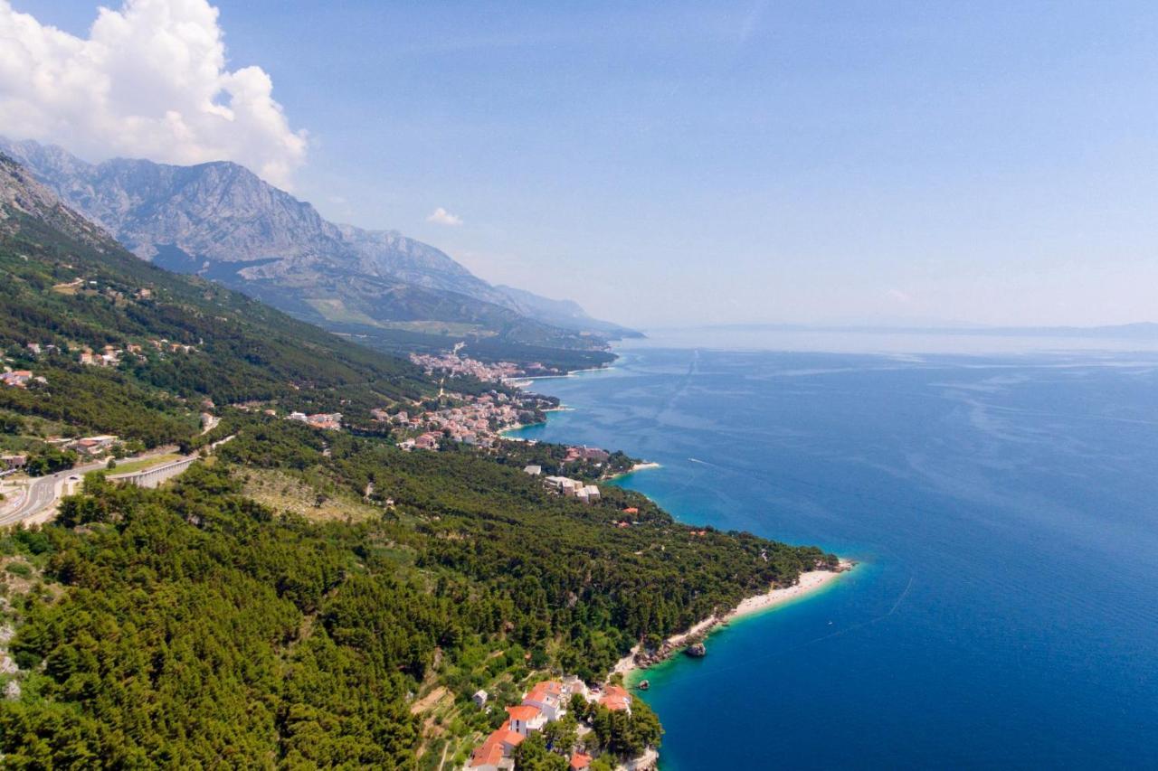 Apartments By The Sea Brela, Makarska - 6688 외부 사진