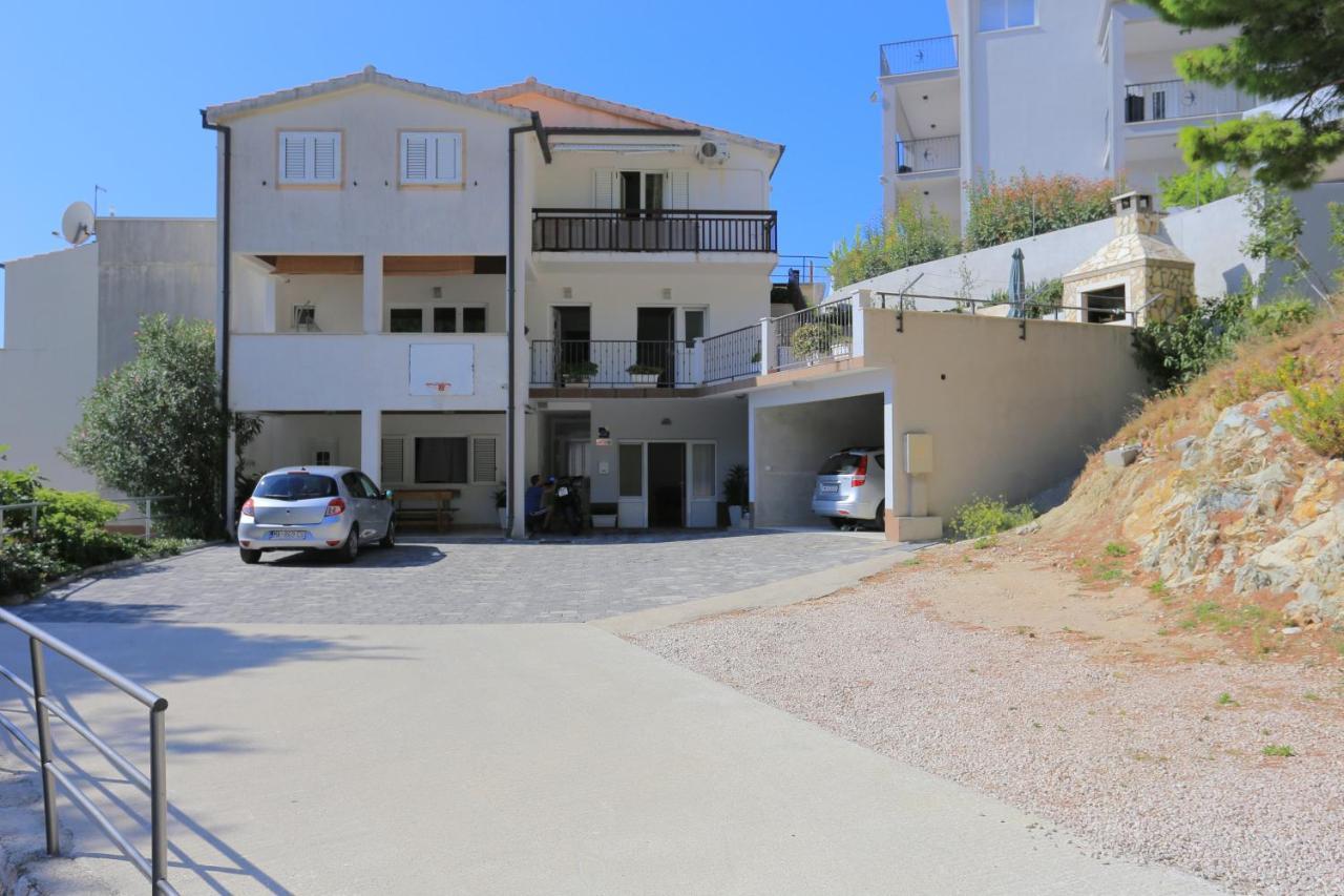 Apartments By The Sea Brela, Makarska - 6688 외부 사진