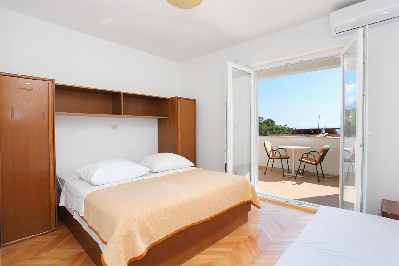 Apartments By The Sea Brela, Makarska - 6688 외부 사진