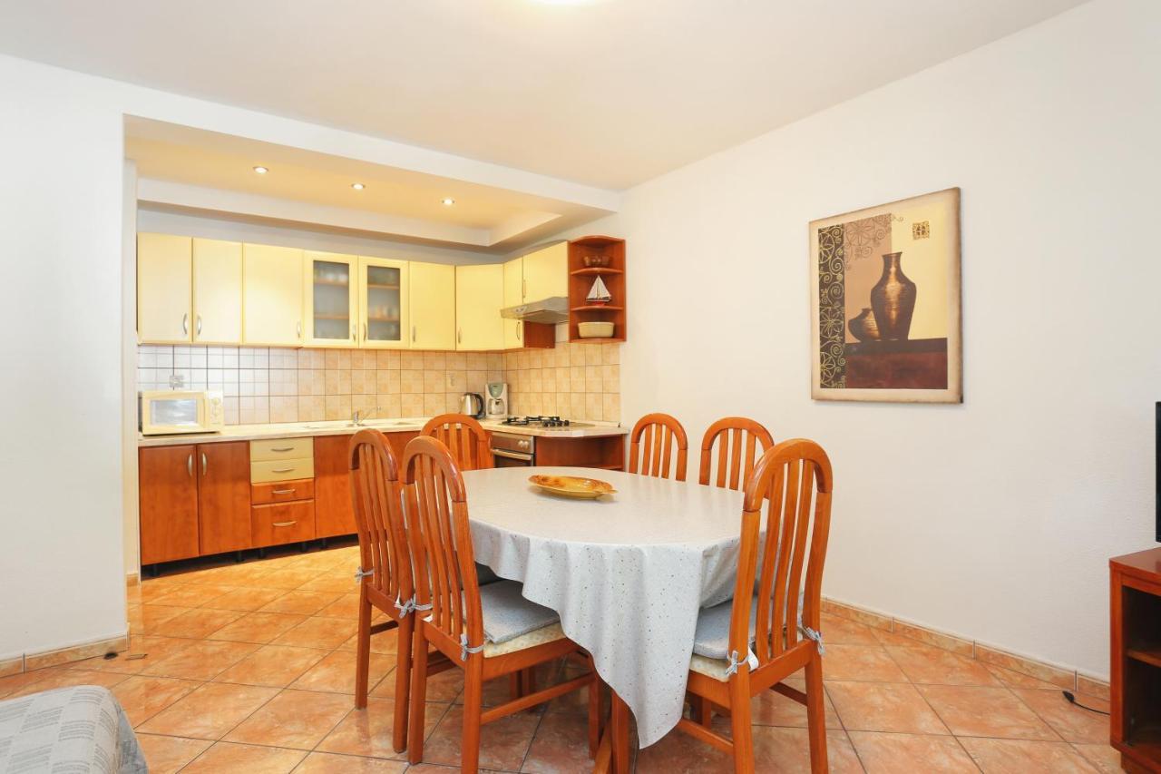 Apartments By The Sea Brela, Makarska - 6688 외부 사진