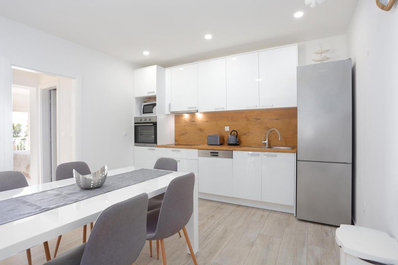 Apartments By The Sea Brela, Makarska - 6688 외부 사진