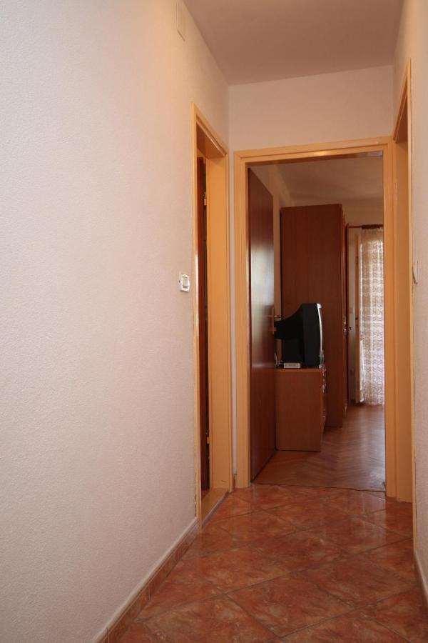 Apartments By The Sea Brela, Makarska - 6688 외부 사진