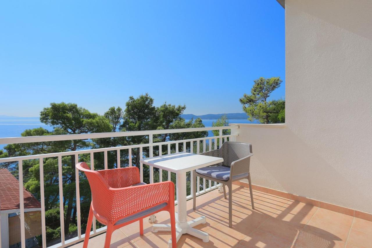 Apartments By The Sea Brela, Makarska - 6688 외부 사진