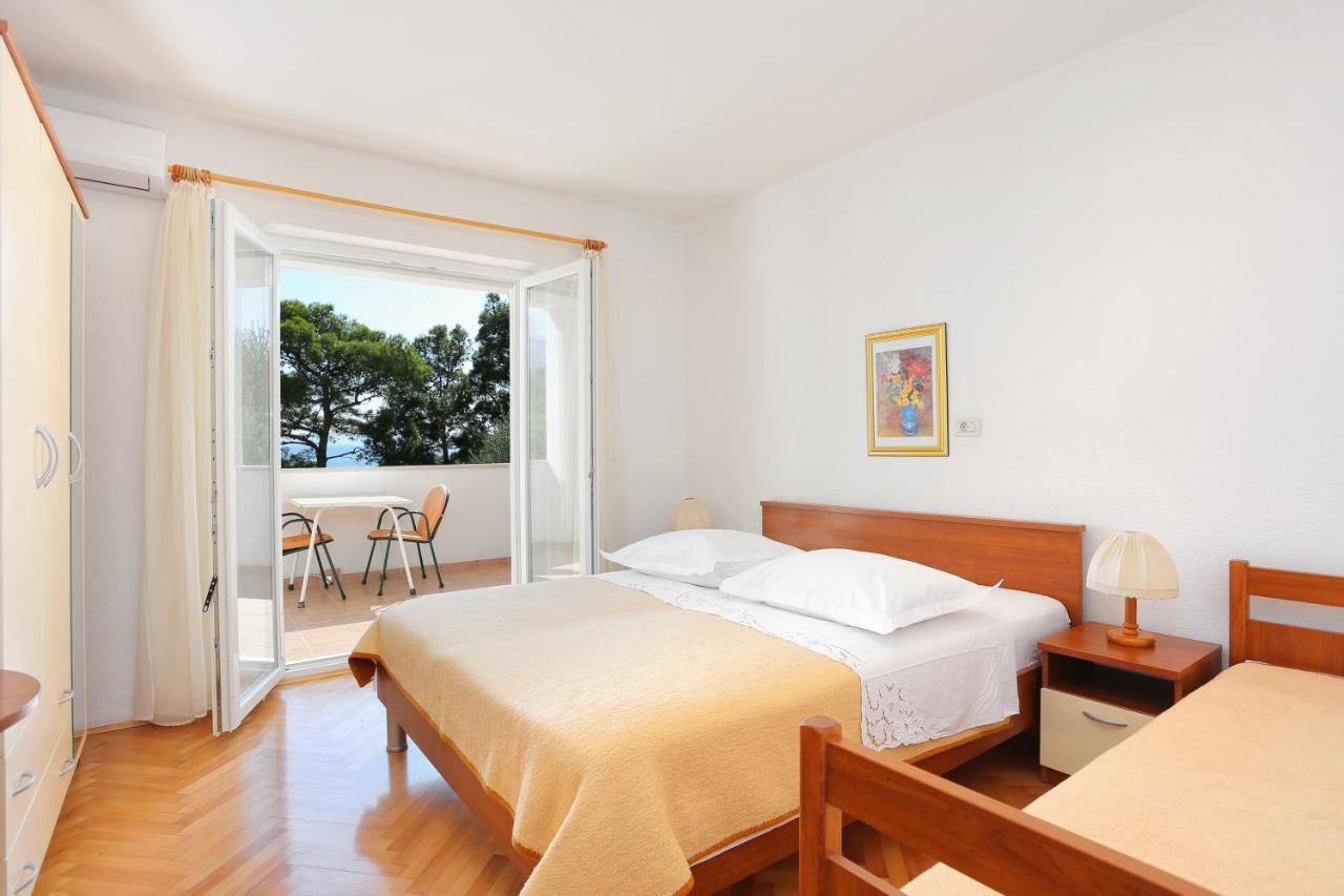 Apartments By The Sea Brela, Makarska - 6688 외부 사진