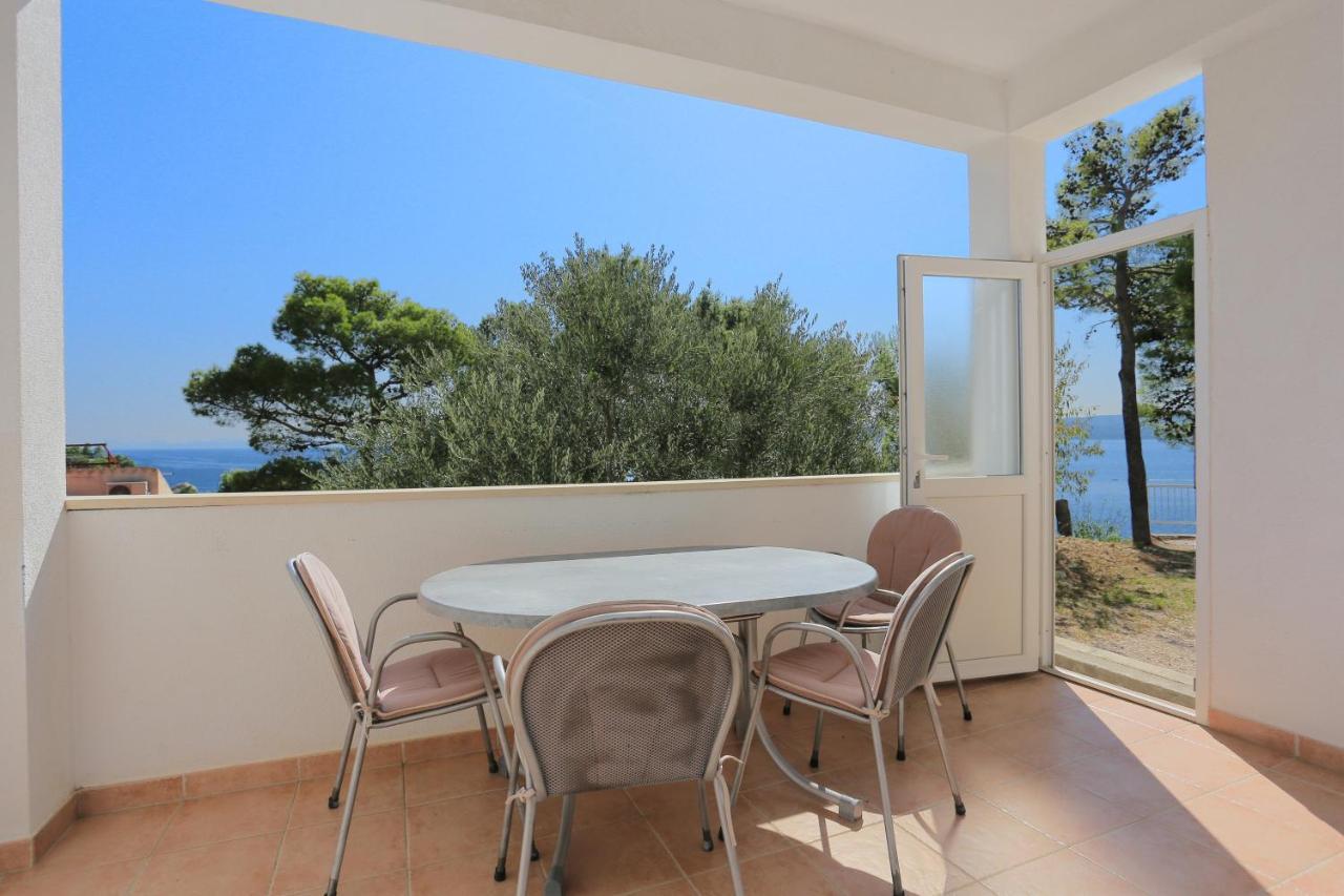 Apartments By The Sea Brela, Makarska - 6688 외부 사진