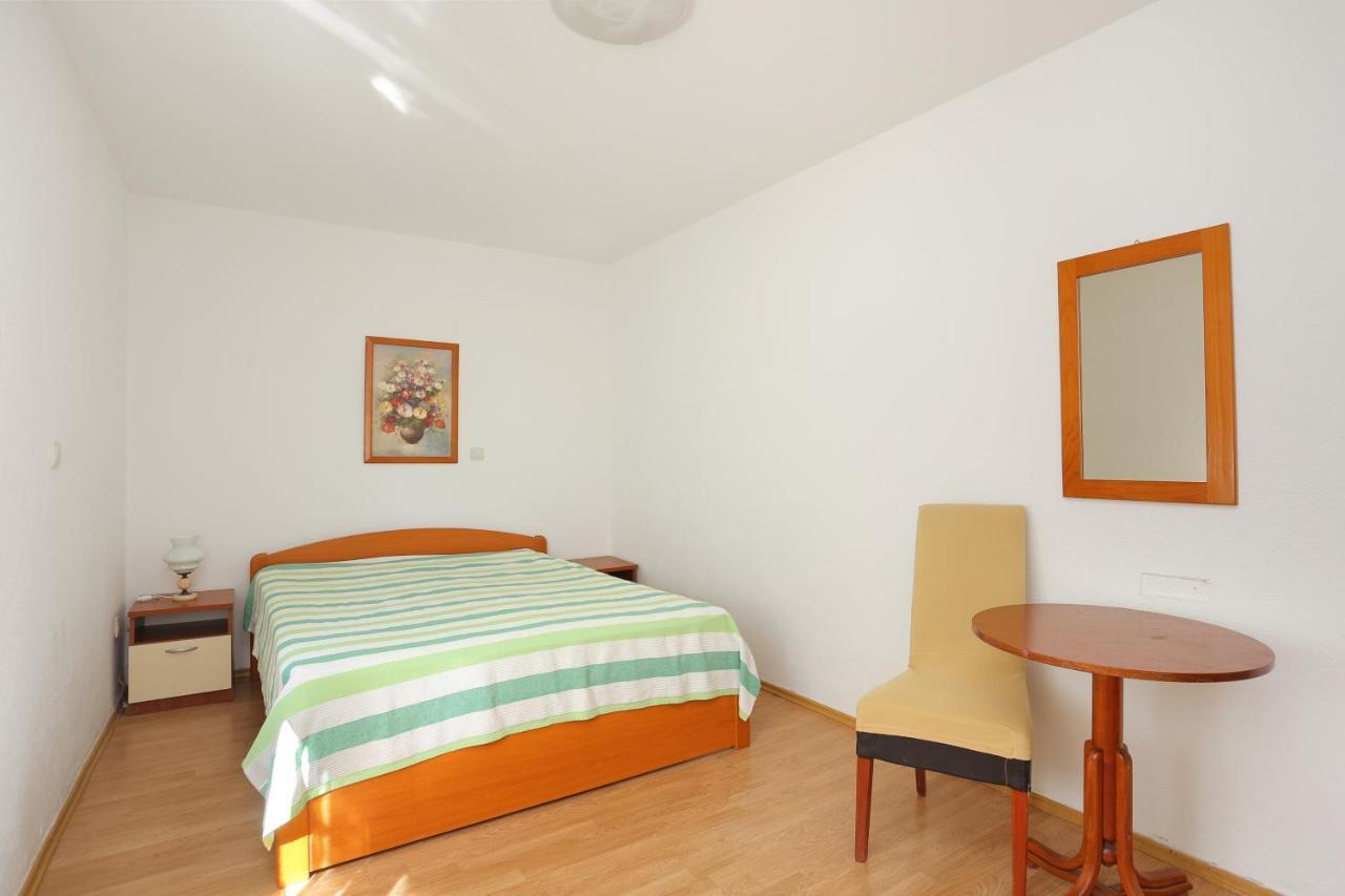 Apartments By The Sea Brela, Makarska - 6688 외부 사진