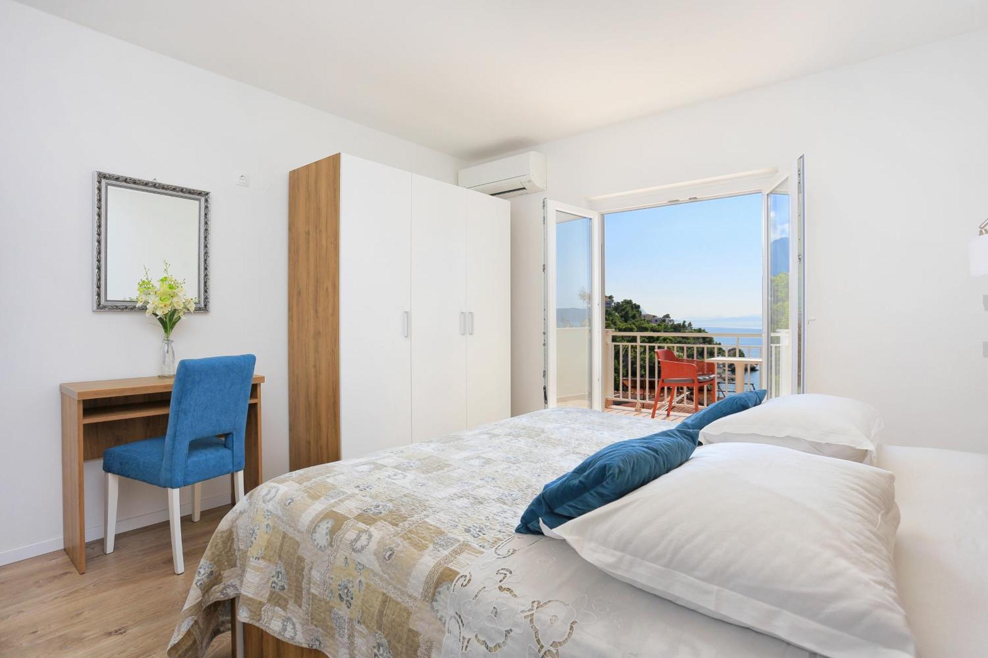 Apartments By The Sea Brela, Makarska - 6688 객실 사진