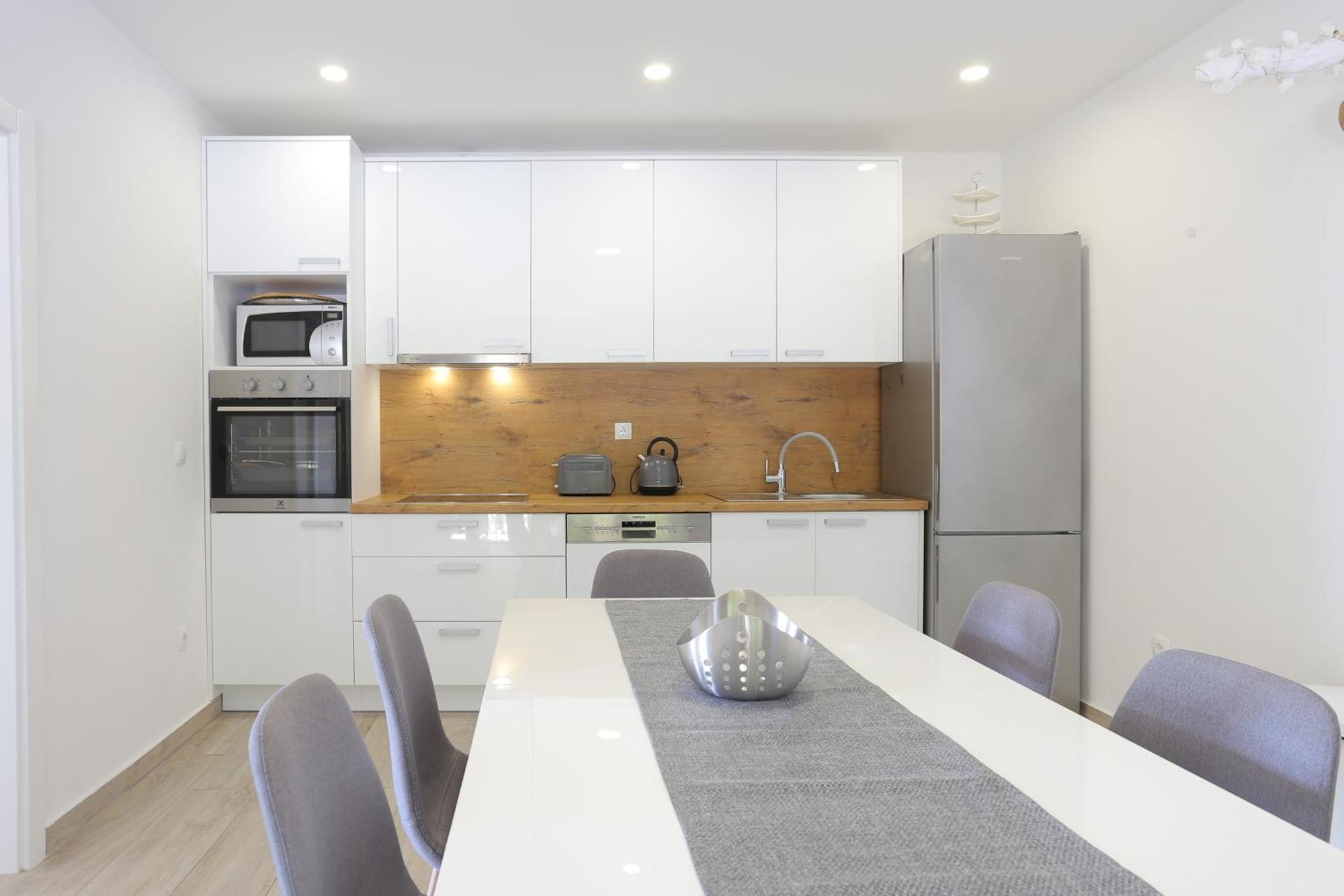 Apartments By The Sea Brela, Makarska - 6688 객실 사진