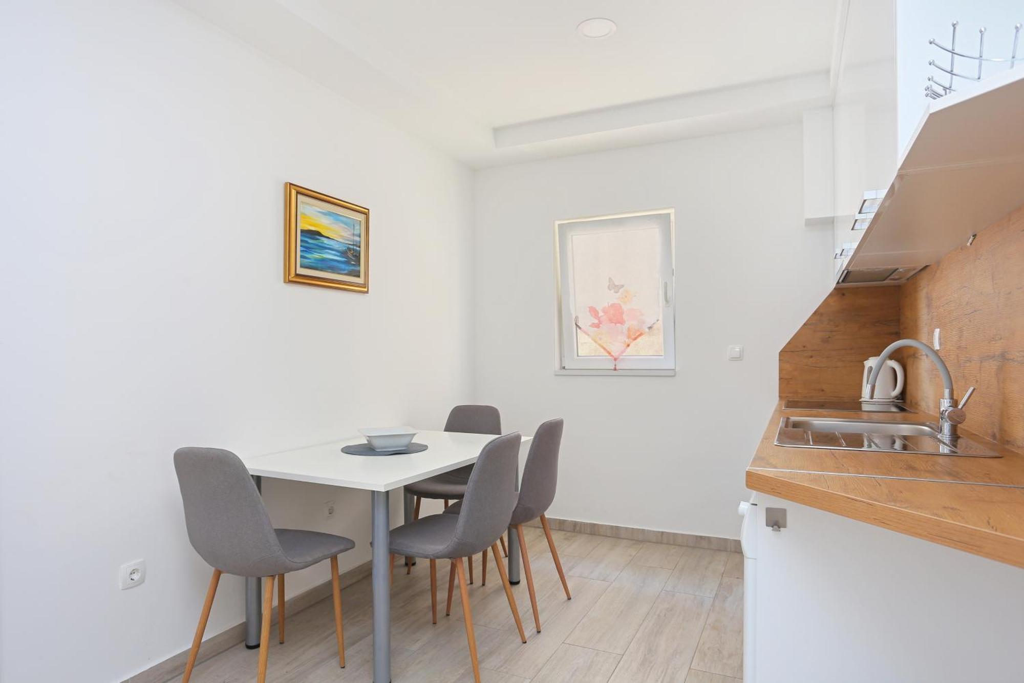 Apartments By The Sea Brela, Makarska - 6688 객실 사진