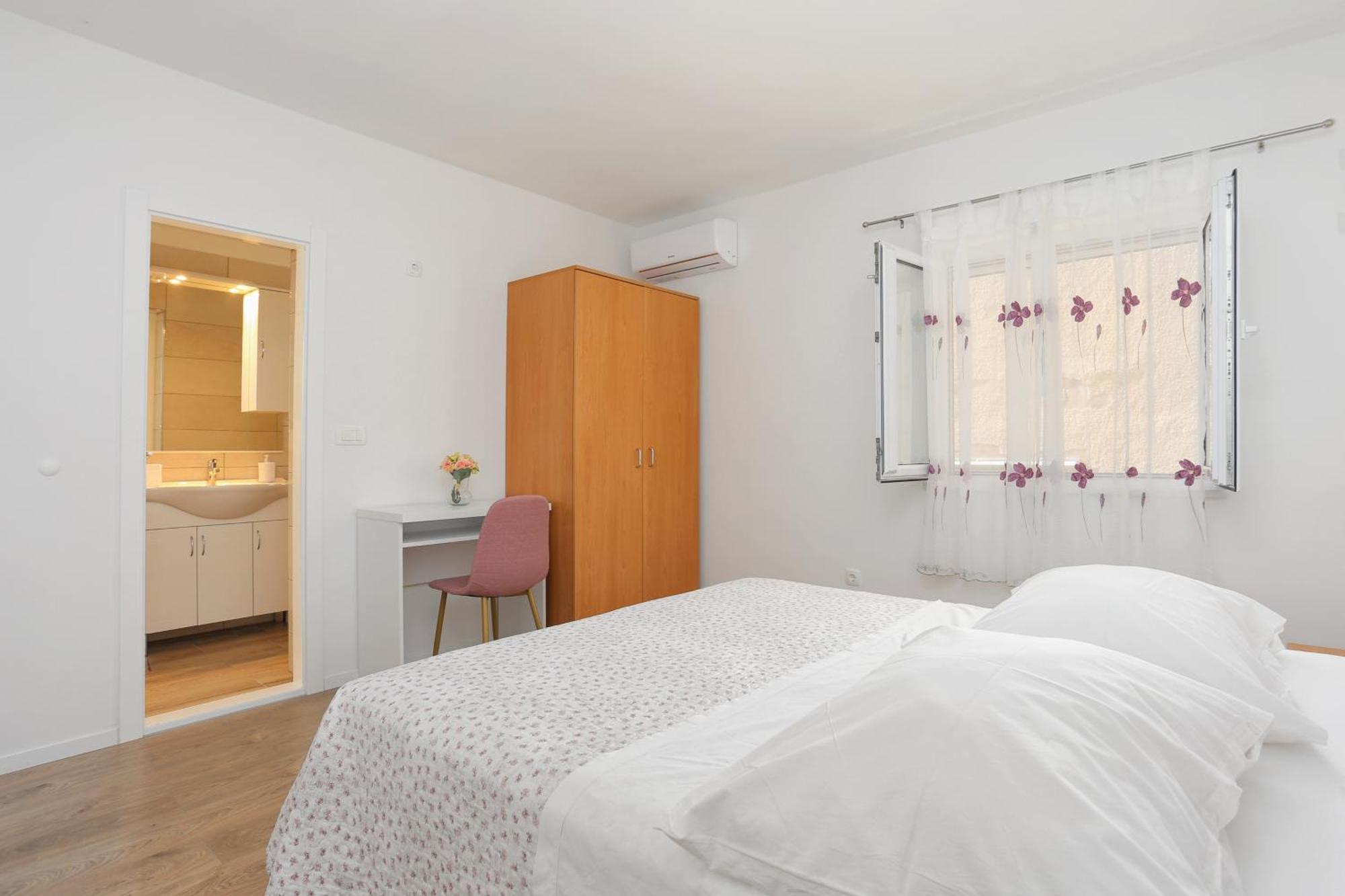 Apartments By The Sea Brela, Makarska - 6688 객실 사진